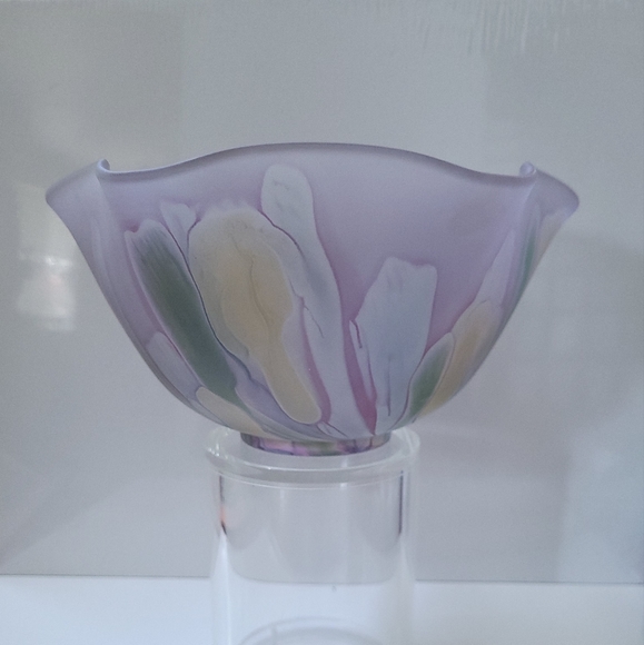 Pink Fluted Bowl-Rueven-Hand - Picture 2 of 11